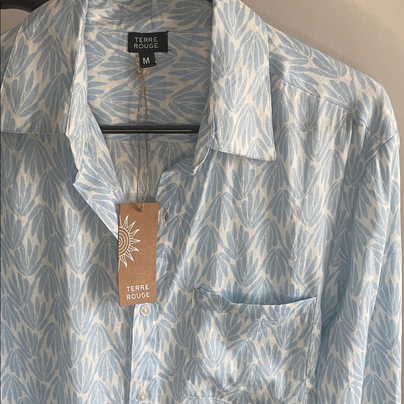 NEW 100%cotton Light Blue pattern button up shirt Sz M - Picture 2 of 3